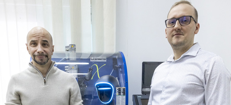 Od lewej: dr inż. T. Żabiński, mgr inż. M. Gorol,