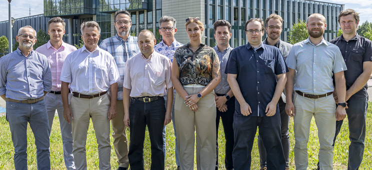 Naukowcy Wydziału Chemicznego, Wydziału Elektrotechniki i Informatyki oraz Wydziału Budowy Maszyn i Lotnictwa Politechniki Rzeszowskiej,