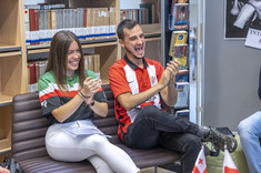 Erasmusi z Hiszpanii z entuzjazmem podejmują czytanie,