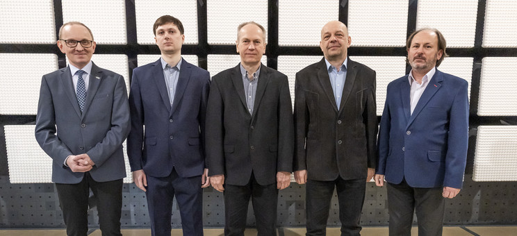 Od lewej: prof. PRz P. Jankowski-Mihułowicz, mgr inż. T. Baran, dr inż. W. Sabat, dr inż. D. Klepacki, dr inż. K. Kamuda,