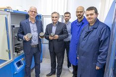 Od lewej: dr inż. K. Kołodziej, dr inż. L. Bichajło, prof. T. Siwowski, dr inż.  M. Szarata, dr inż. K. Kołodziej, mgr inż. K. Kowalski,